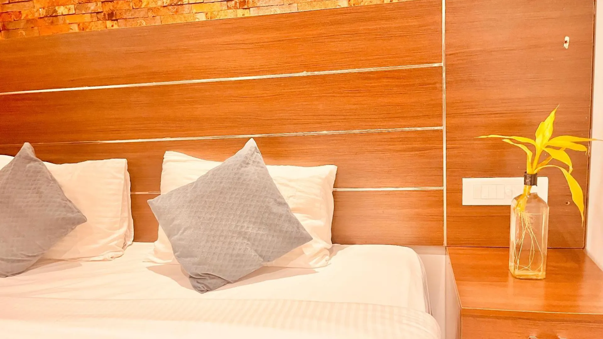 The Raarees Mist Resort, Munnar - Nested In Nature'S Lap Hotel