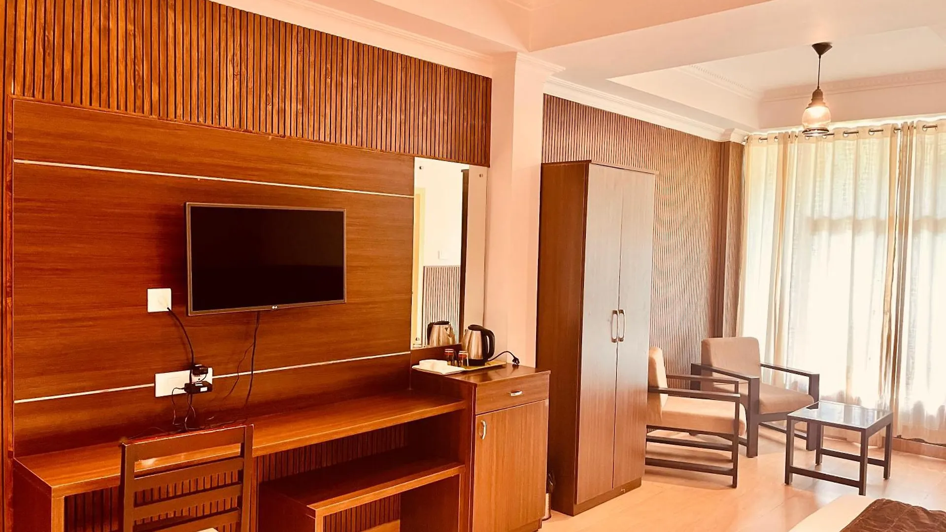 Hotel The Raarees Mist Resort, Munnar - Nested In Nature'S Lap
