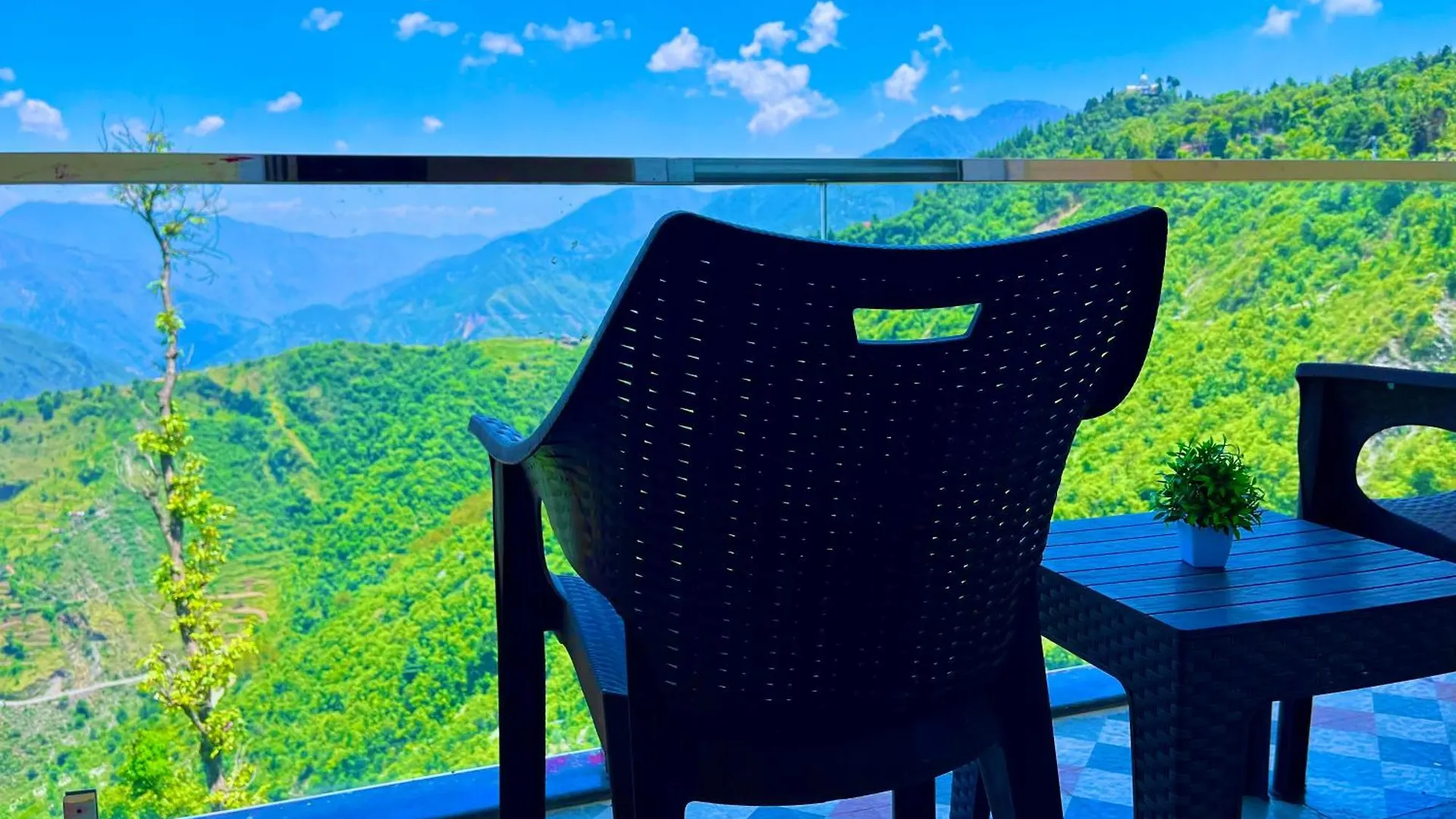 Hotel The Raarees Mist Resort, Munnar - Nested In Nature'S Lap